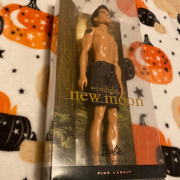 Pink Label Jacob New Moon Twilight Barbie - Picture 2 of 6